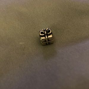 Pandora Present Charm